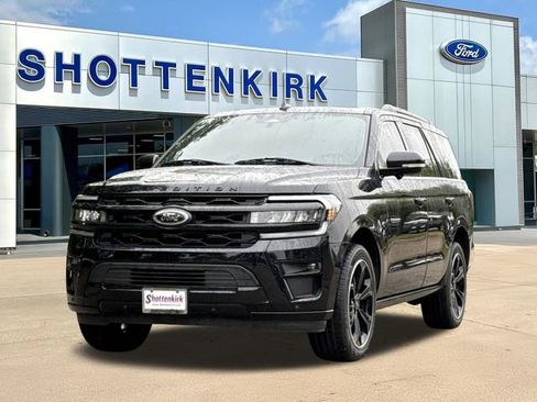 Used 2024 Ford Expedition Limited RWD image 3