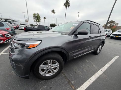 Used 2022 Ford Explorer XLT RWD image 2