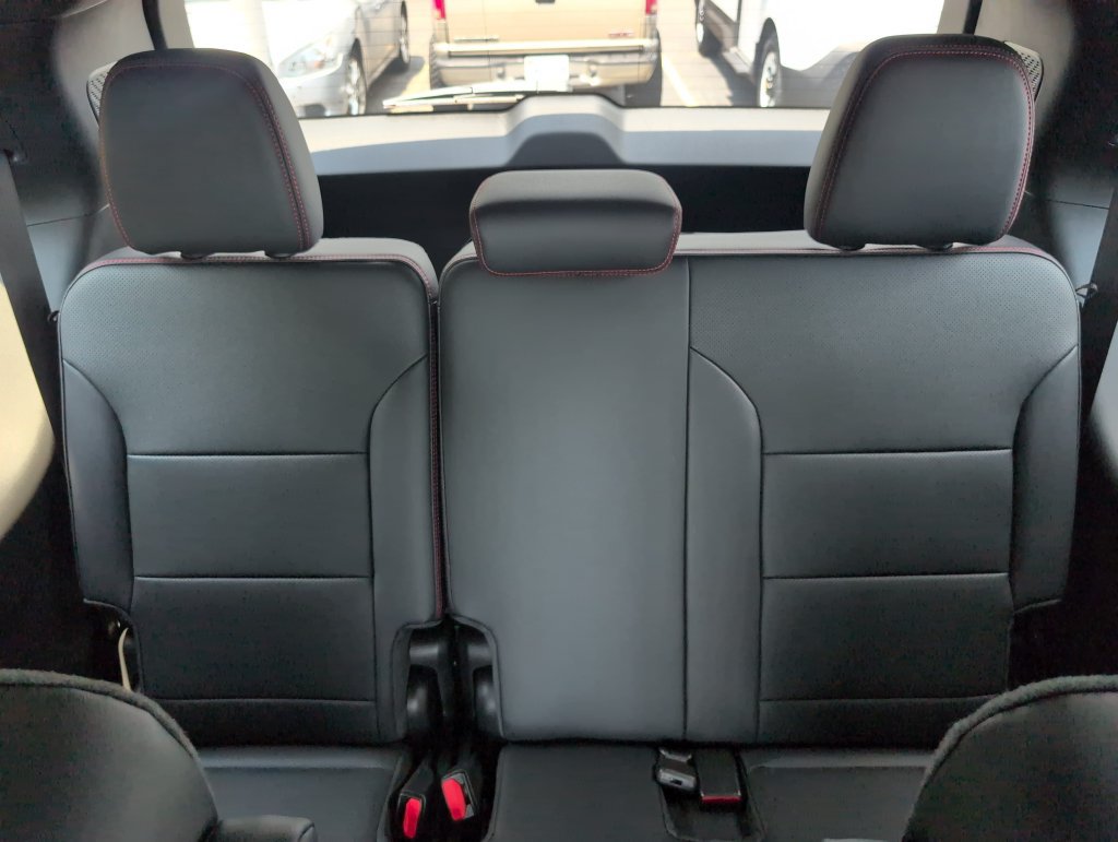New 2026 Chevrolet Traverse RS w/ LPO, Floor Liner Package FWD image 31