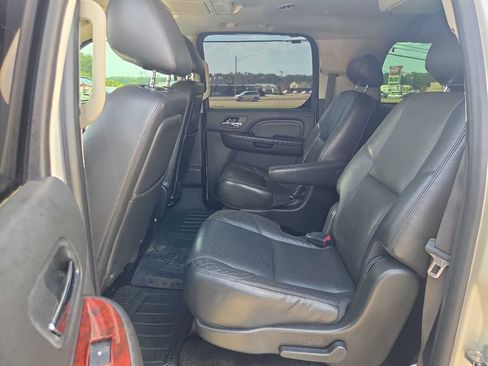 Used 2010 Cadillac Escalade ESV Luxury RWD image 6