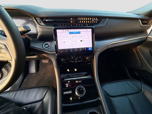 Used 2024 Jeep Grand Cherokee L Limited w/ Luxury Tech Group II image 29