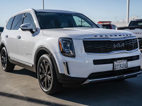 Used 2022 Kia Telluride S image 3