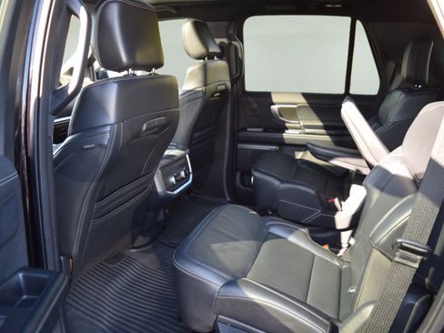 Used 2025 Ford Expedition Platinum w/ Stealth Performance Package AWD/4WD image 8