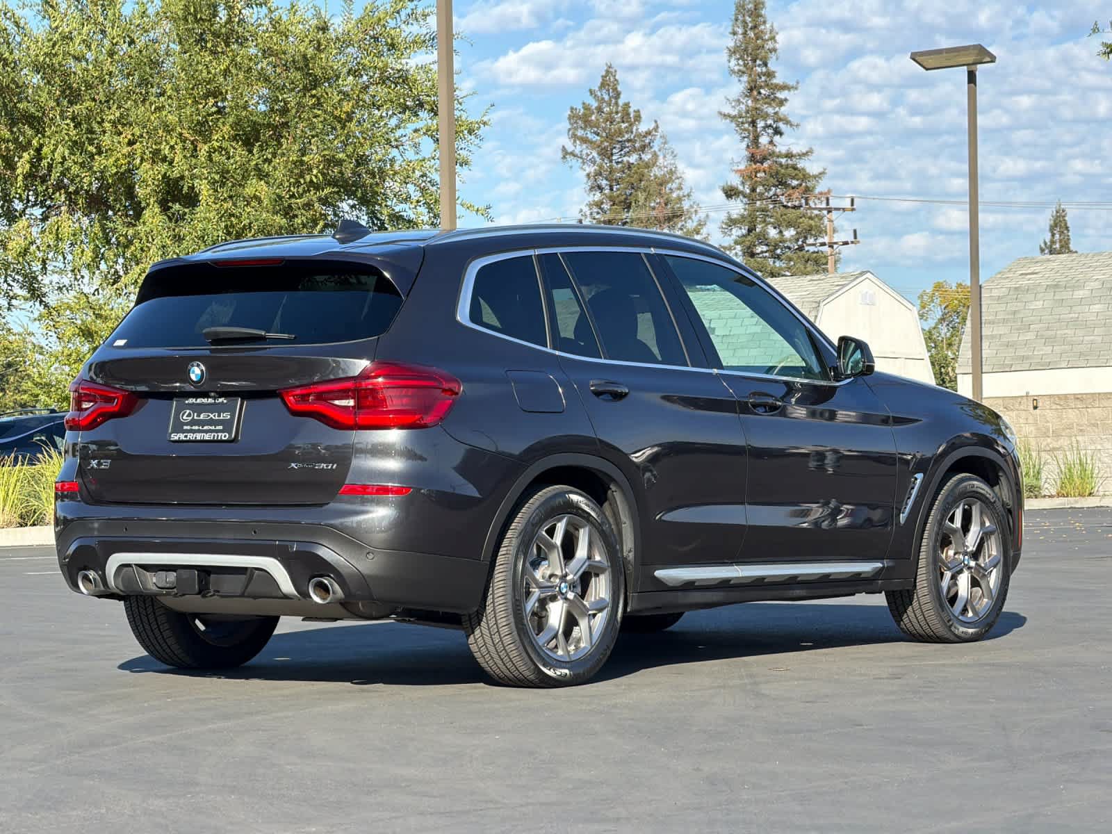 Used 2021 BMW X3 xDrive30i w/ Premium Package AWD/4WD image 2