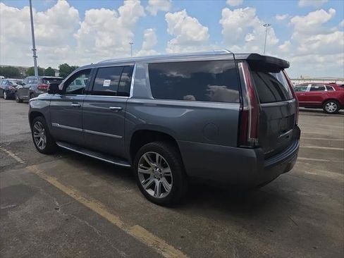 Used 2019 Cadillac Escalade ESV Luxury RWD image 7