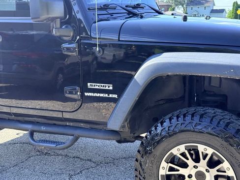 Used 2017 Jeep Wrangler Sport AWD/4WD image 2