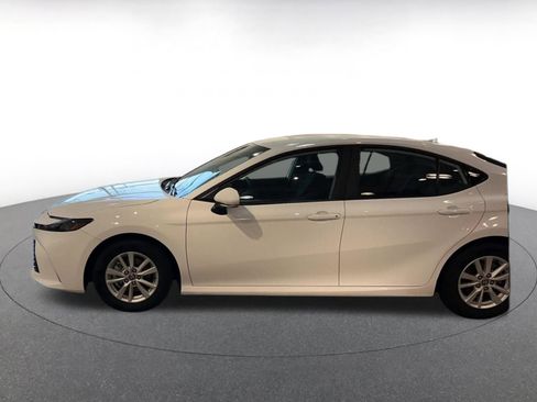 Used 2025 Toyota Camry LE image 9