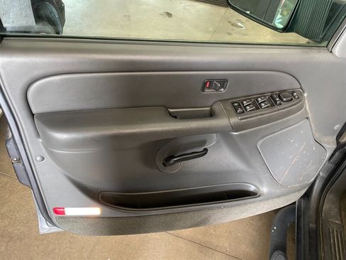 Used 2005 Chevrolet Silverado 3500 LS w/ Heavy-Duty Power Package AWD/4WD image 22