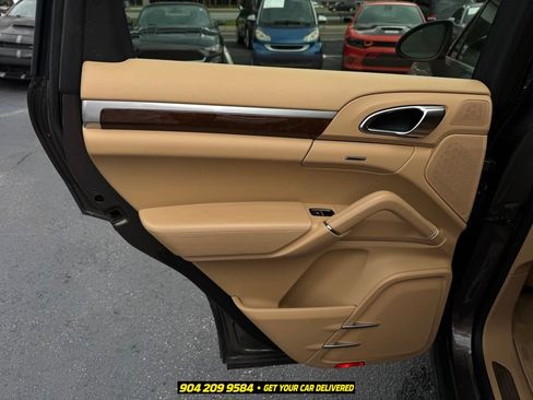 Used 2014 Porsche Cayenne S AWD/4WD image 21