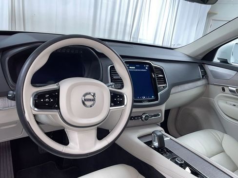 Certified 2024 Volvo XC90 B6 Plus image 3