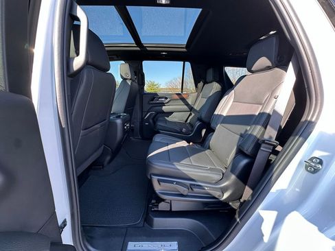 Used 2025 GMC Yukon Denali w/ Sun & Power Step Package image 6