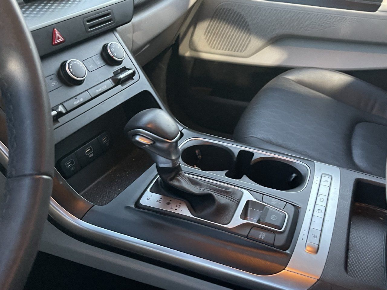Used 2024 Kia Carnival LX FWD image 10