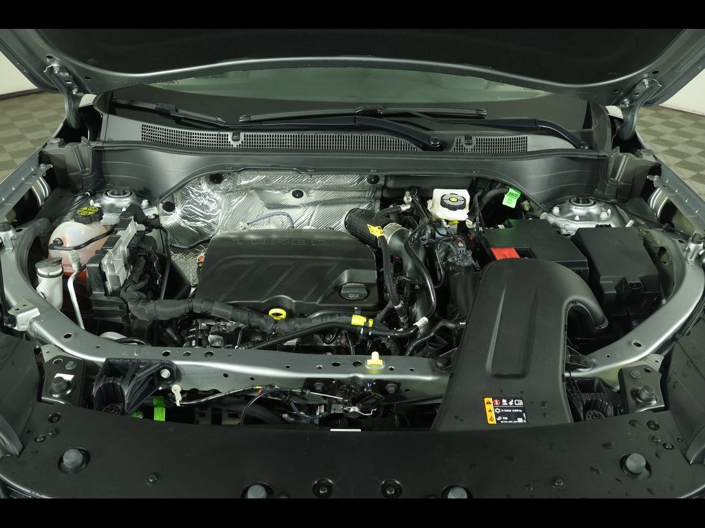 Used 2025 Chevrolet Trax LT w/ Driver Confidence Package FWD image 19