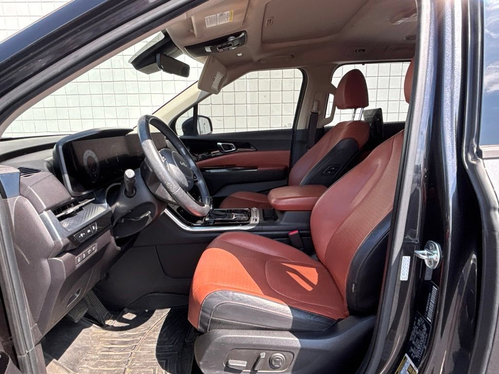 Used 2023 Kia Carnival SX Prestige FWD image 3