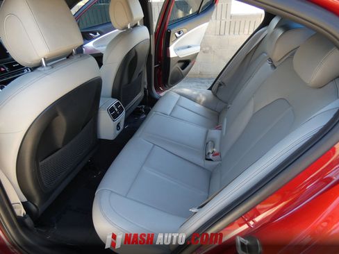 Used 2022 Genesis G70 2.0T RWD image 40