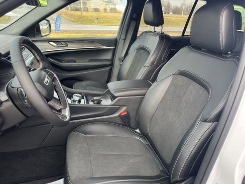 New 2026 Jeep Grand Cherokee Altitude image 14