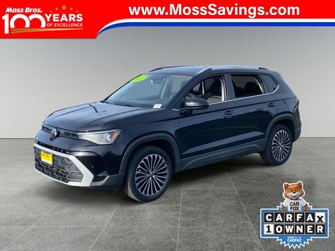 Used 2025 Volkswagen Taos SE image 1