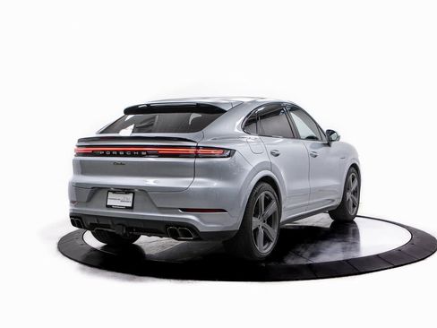 Certified 2025 Porsche Cayenne Turbo image 7
