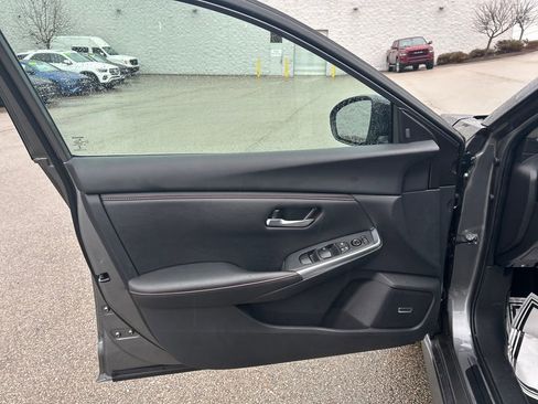 Certified 2025 Nissan Sentra SR w/ SR Premium Package image 12