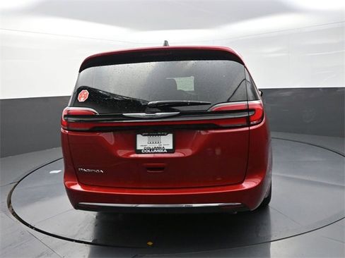 New 2026 Chrysler Pacifica Select image 6
