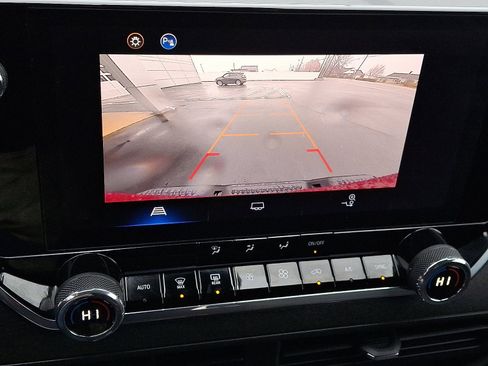 Used 2025 Chevrolet Colorado Trail Boss image 18