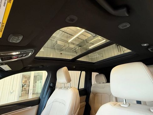Used 2025 Jeep Grand Cherokee Limited w/ Luxury Tech Group II AWD/4WD image 34