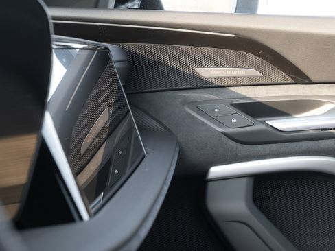 New 2025 Audi SQ5 Prestige image 17