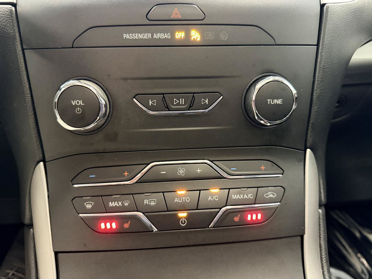 Used 2019 Ford Edge SEL w/ Equipment Group 201A AWD/4WD image 34