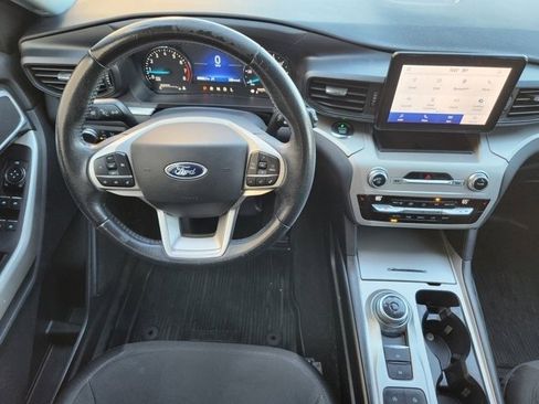 Used 2021 Ford Explorer XLT image 27