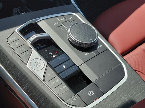New 2026 BMW 330i Sedan w/ Convenience Package RWD image 27