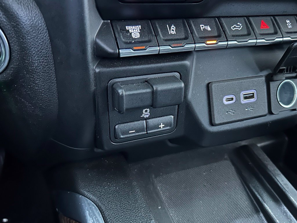 Used 2021 Chevrolet Silverado 3500 High Country AWD/4WD image 33