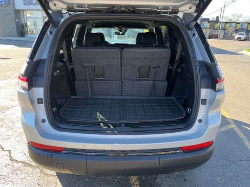 Used 2023 Jeep Grand Cherokee L Laredo image 23