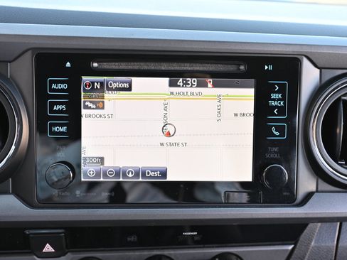 Used 2016 Toyota Tacoma TRD Sport image 19