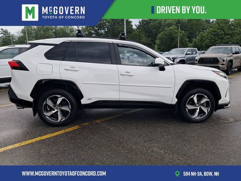 Used 2022 Toyota RAV4 SE w/ Weather & Moonroof Package AWD/4WD image 8