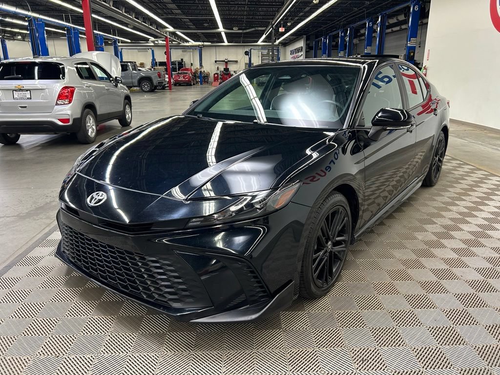 Used 2025 Toyota Camry SE FWD image 3