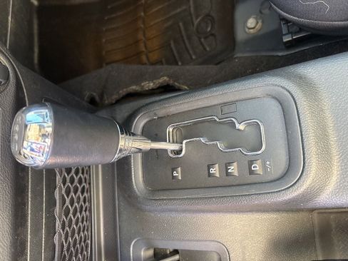 Used 2017 Jeep Wrangler Unlimited Sahara w/ Connectivity Group image 18