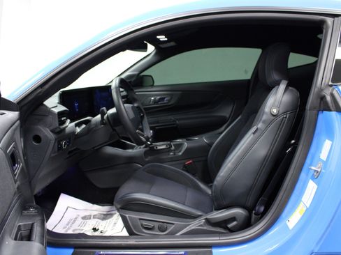 Used 2025 Ford Mustang Dark Horse image 12