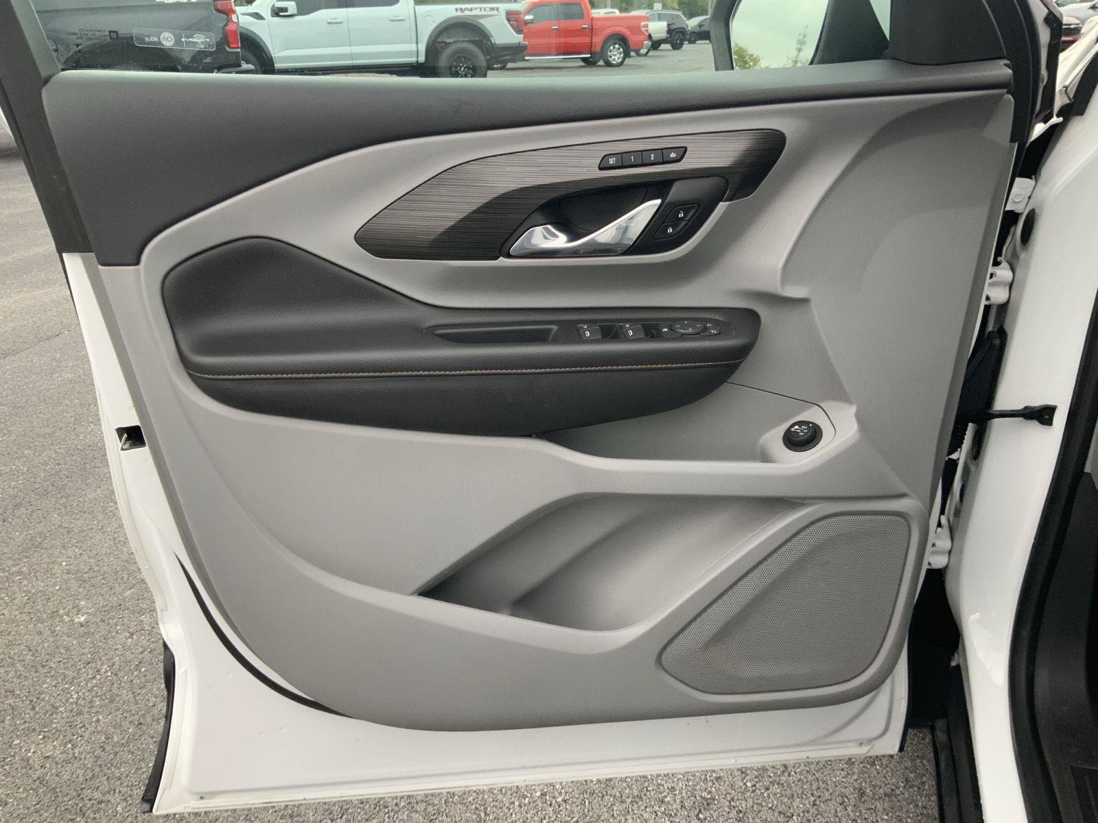 Used 2018 GMC Terrain SLT w/ Preferred Package FWD image 16