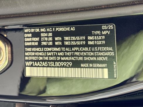 Used 2025 Porsche Macan AWD/4WD image 26