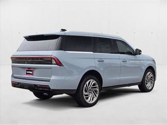 New 2025 Lincoln Navigator Reserve video 2