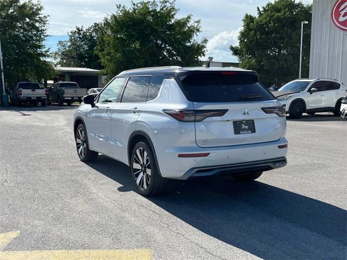 New 2025 Mitsubishi Outlander SEL image 3