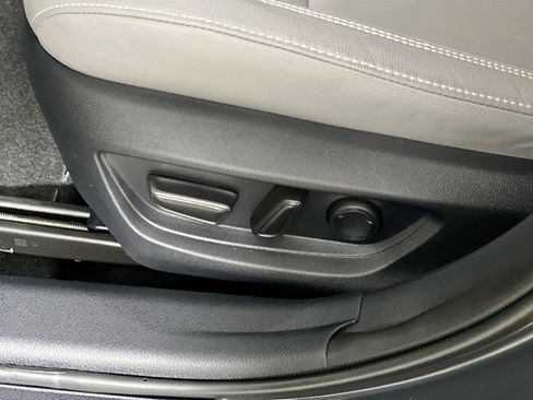 Used 2025 Toyota Camry SE FWD image 16