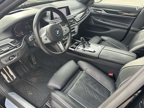 Used 2022 BMW 750i xDrive w/ Executive Package image 2
