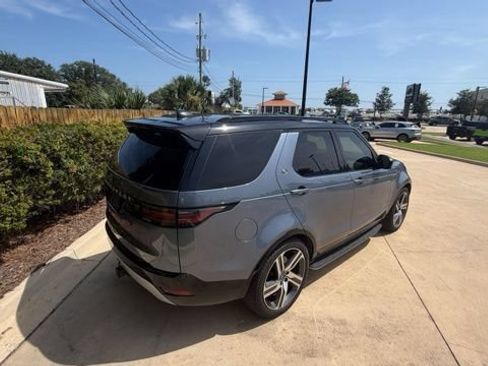 Used 2023 Land Rover Discovery Metropolitan Edition AWD/4WD image 7
