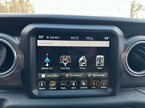 Used 2018 Jeep Wrangler Unlimited Sahara image 11