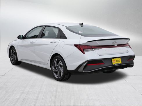 Certified 2025 Hyundai Elantra SEL image 5