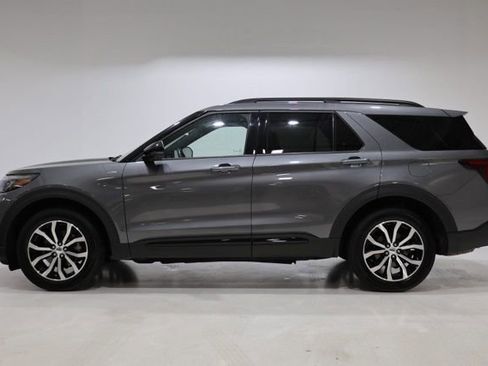 Used 2025 Ford Explorer ST-Line AWD/4WD image 4