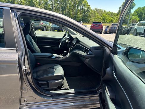 Used 2021 Toyota Camry SE w/ Convenience Package FWD image 45