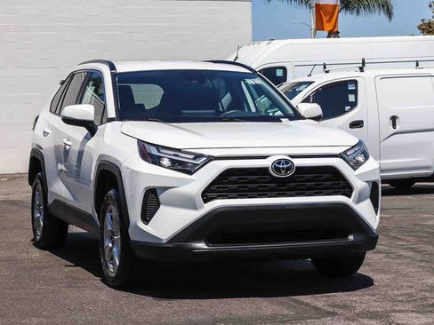 Used 2025 Toyota RAV4 XLE FWD image 3