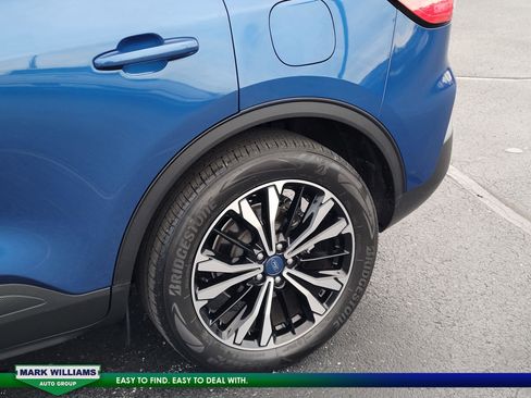 Used 2022 Ford Escape SE w/ SE Sport Appearance Package image 11